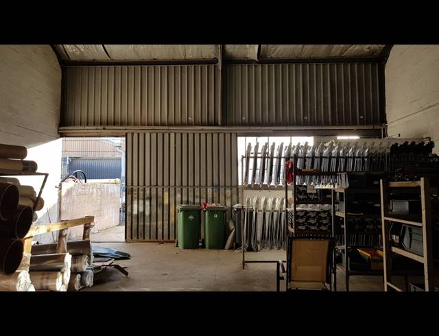 220M² FACTORY TO LET IN BLACKHEATH INDUSTRIAL